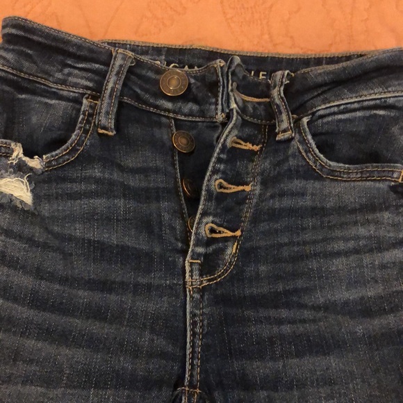 American Eagle high waisted ripped jeans 4 buttons - Picture 4 of 5